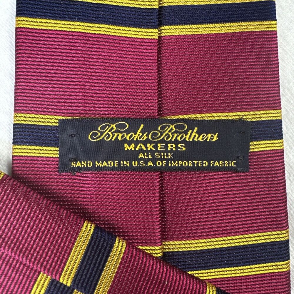 Brooks Brothers Makers Red Horizontal Stripes 100% Silk Neck Tie Made USA Repp